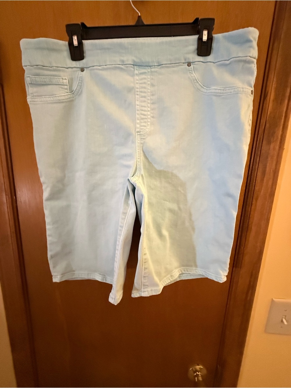Chicos Light Blue Stretch Pull On Bermuda Shorts size 16